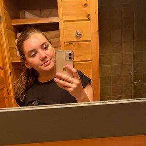 Meet your Posher, Jhenefer